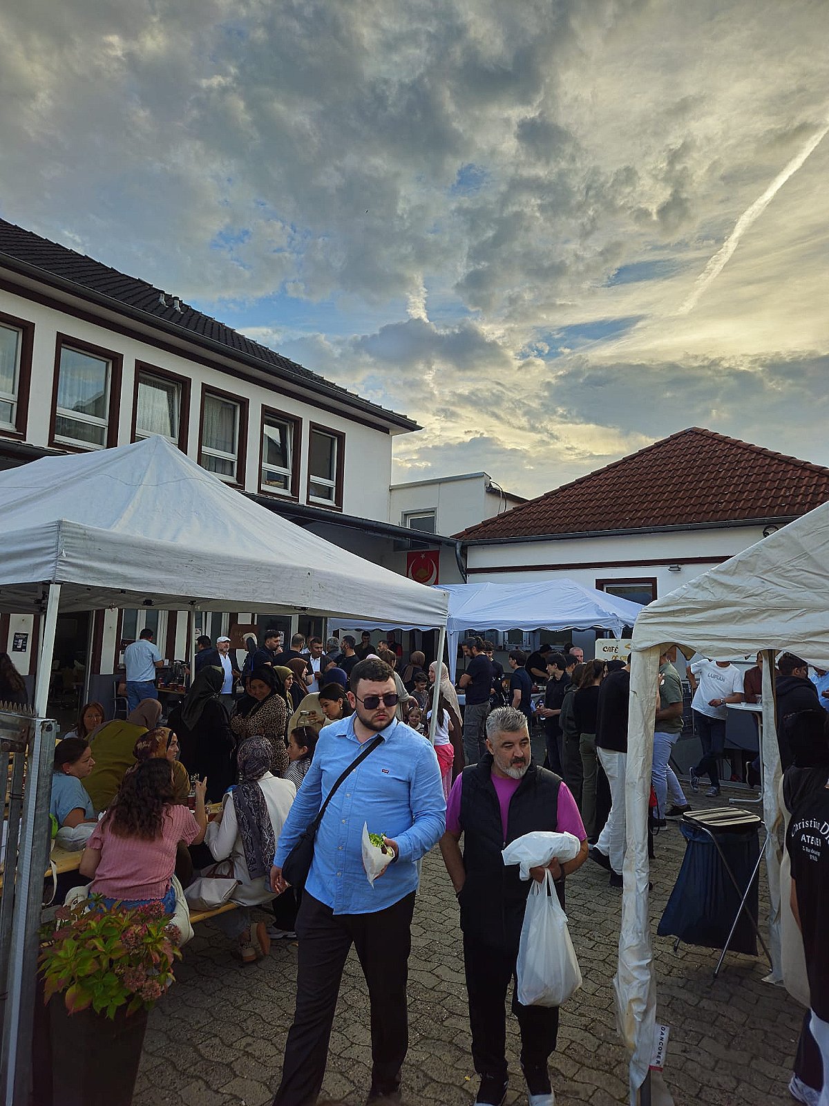 Wohltätigkeitsbasar bei ATİB Bielefeld Gemeinschaft, Begegnung und Unterstützung